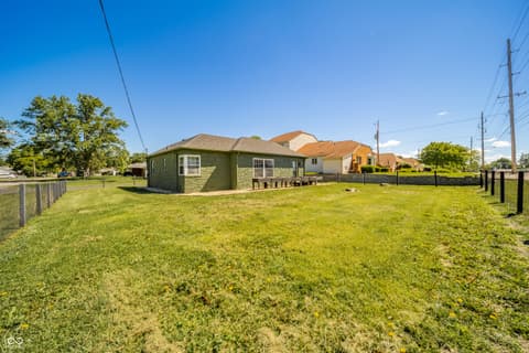 Photo of 922 Alhambra Drive, Anderson, IN