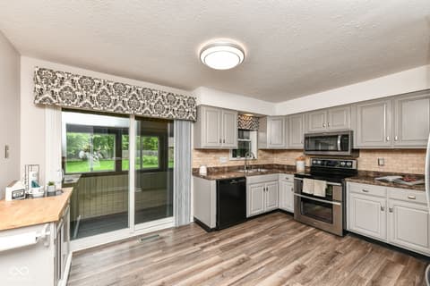 Photo of 34 Sleepy Hollow Court, Westfield, IN