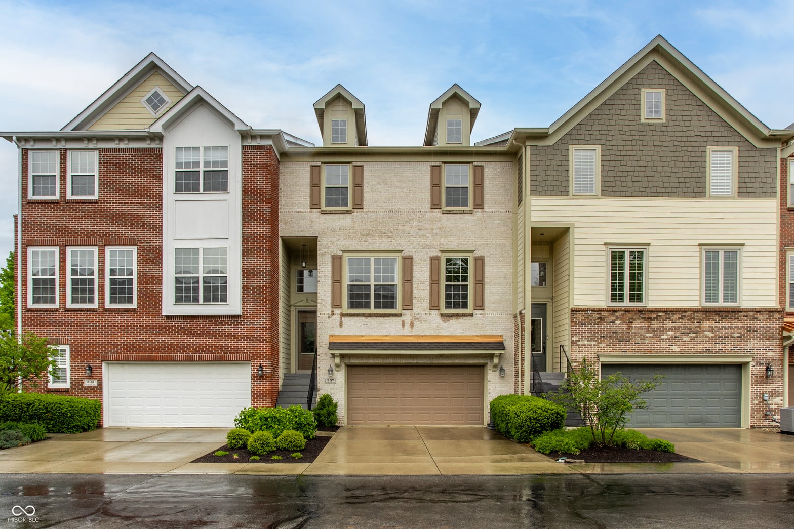 Front exterior at 207 Wakefield Way, Zionsville, IN
