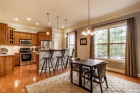 Photo of 207 Wakefield Way, Zionsville, IN