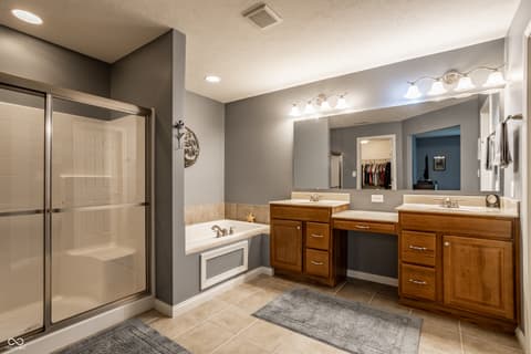 Photo of 207 Wakefield Way, Zionsville, IN