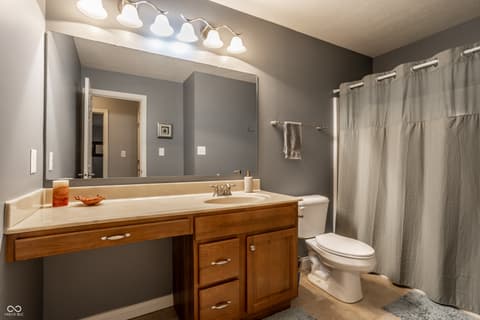 Photo of 207 Wakefield Way, Zionsville, IN