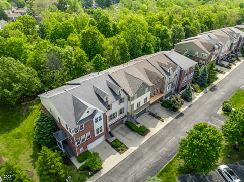Photo of 207 Wakefield Way, Zionsville, IN