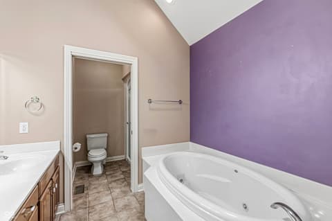Primary bathroom at 16495 Stony Ridge Drive, Noblesville, IN