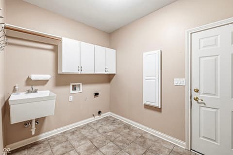 Laundry room at 16495 Stony Ridge Drive, Noblesville, IN