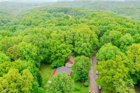 Photo of 1609 E Woodland Drive, Bloomington, IN