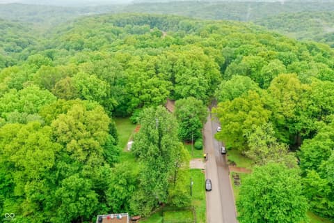 Photo of 1609 E Woodland Drive, Bloomington, IN