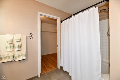 Primary bathroom at 9890 Sapphire Berry Lane, Fishers, IN