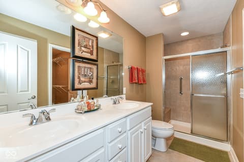 Primary bathroom at 13836 Rue Fontaine Lane, McCordsville, IN