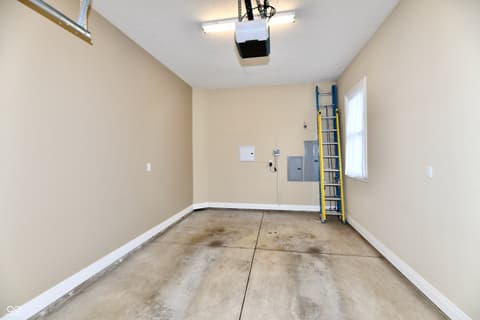 Garage at 13558 Water Crest Drive, Fishers, IN