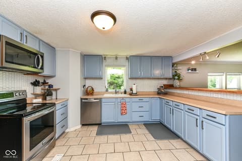 Photo of 617 Tanglewood Drive, Noblesville, IN