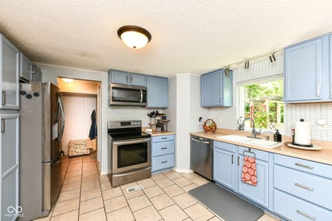 Photo of 617 Tanglewood Drive, Noblesville, IN