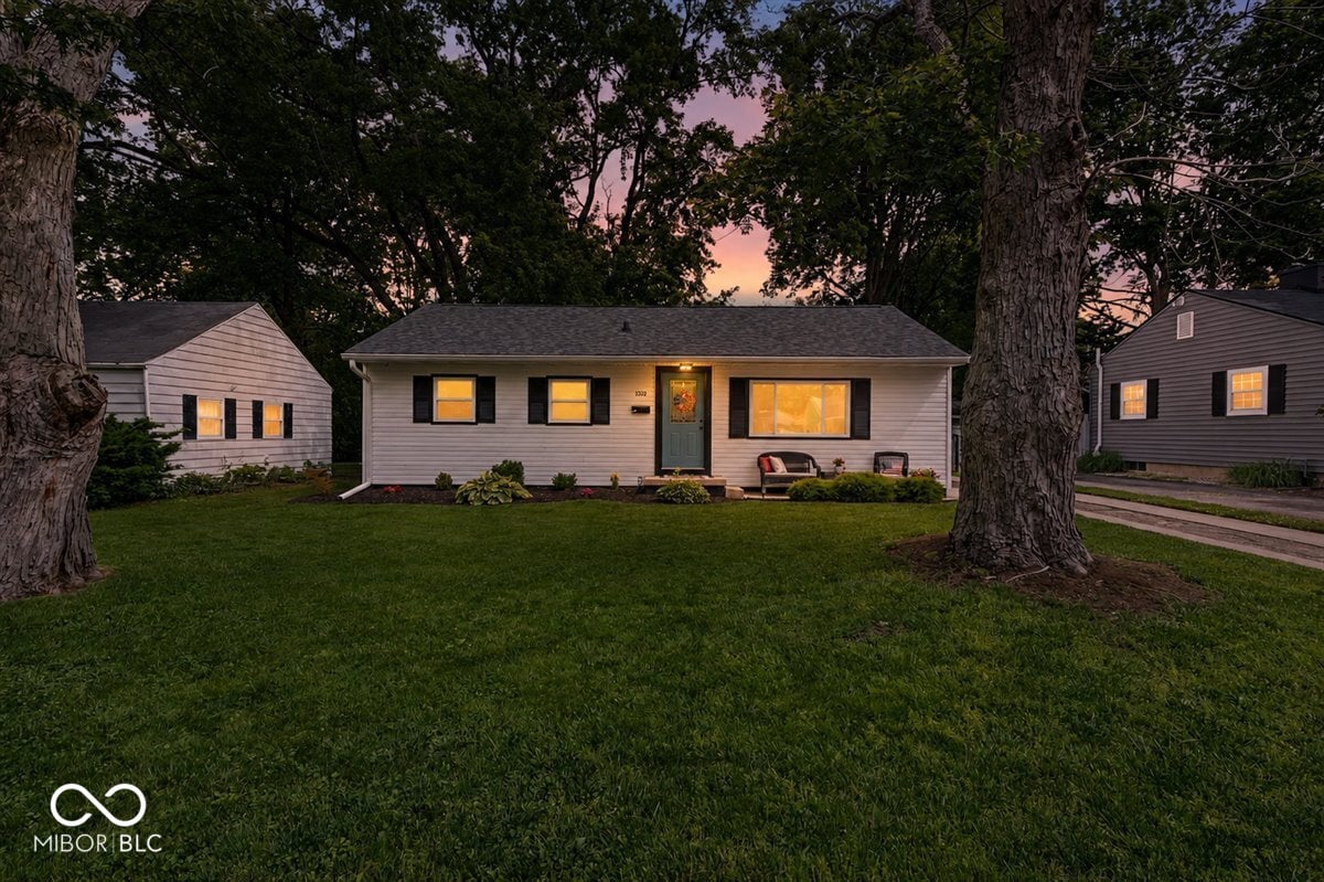 Photo of 1230 Hamilton Drive, Noblesville, IN