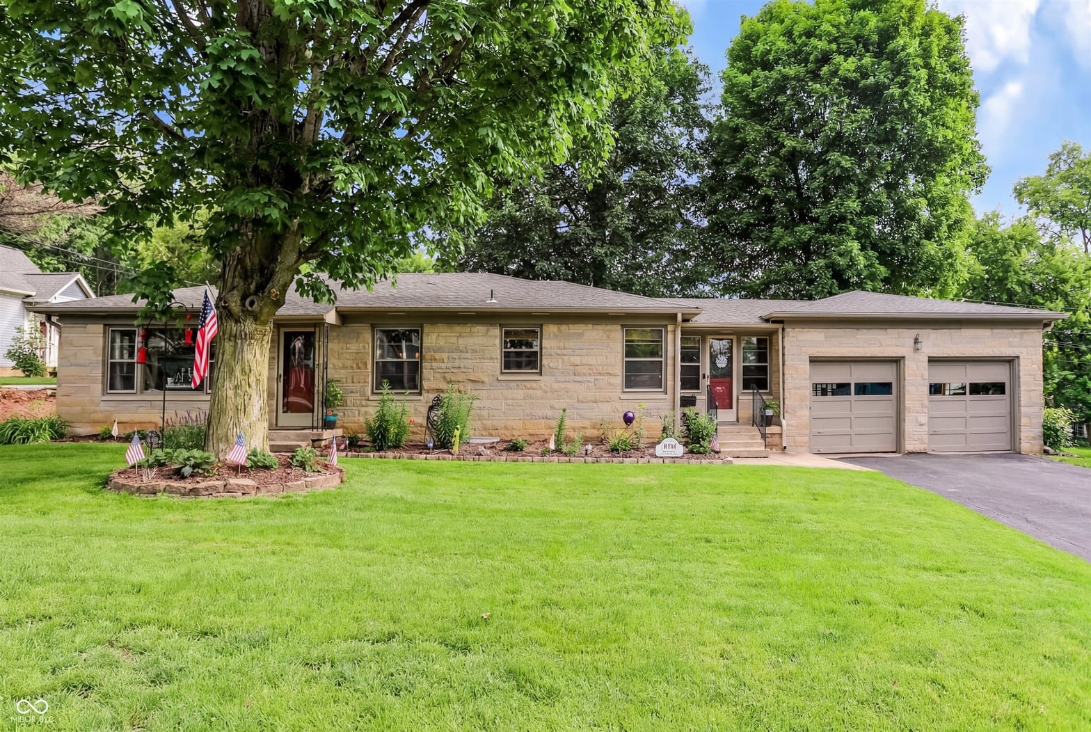 Photo of 410 W Ash Street, Zionsville, IN