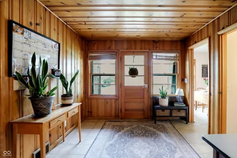 Photo of 410 W Ash Street, Zionsville, IN