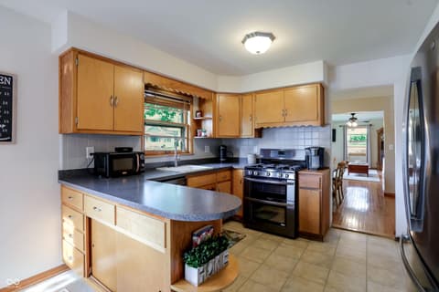 Photo of 410 W Ash Street, Zionsville, IN