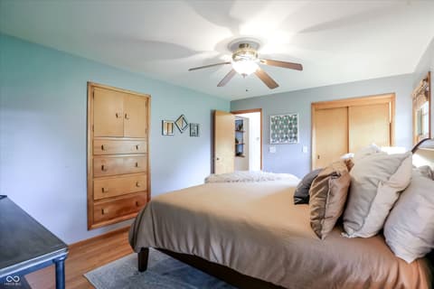 Photo of 410 W Ash Street, Zionsville, IN