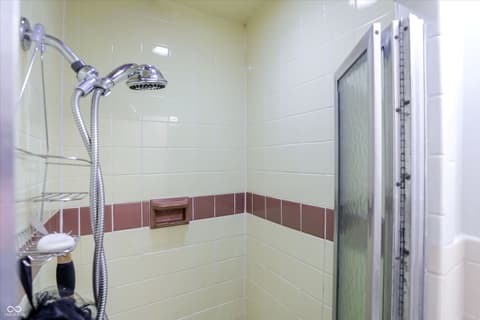 Photo of 410 W Ash Street, Zionsville, IN
