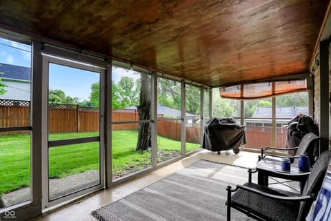 Photo of 410 W Ash Street, Zionsville, IN
