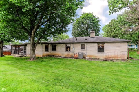 Photo of 410 W Ash Street, Zionsville, IN