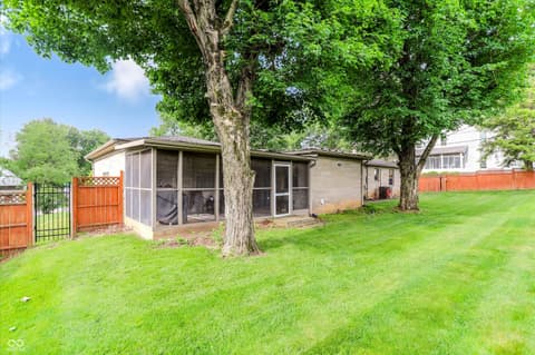 Photo of 410 W Ash Street, Zionsville, IN