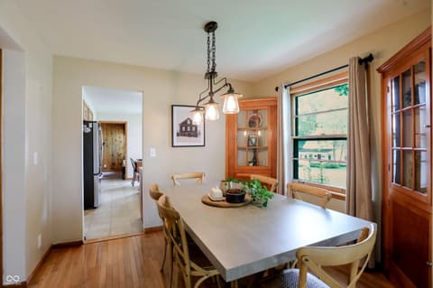 Photo of 410 W Ash Street, Zionsville, IN