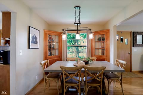 Photo of 410 W Ash Street, Zionsville, IN