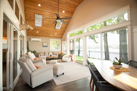 Bonus room at 240 Bayview Drive, Cicero, IN