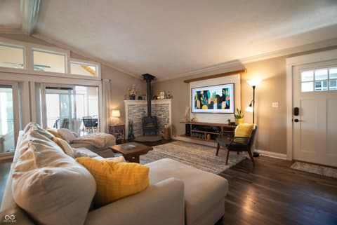 Living room at 240 Bayview Drive, Cicero, IN