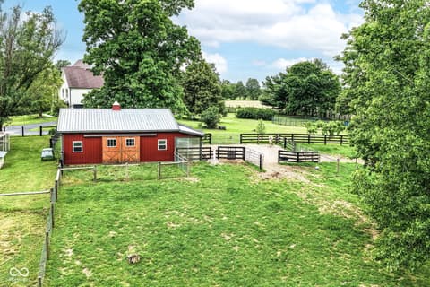 Barn — 11410 E 300 N, Sheridan, IN