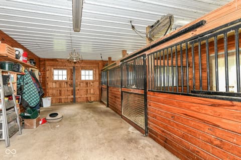 Barn — 11410 E 300 N, Sheridan, IN