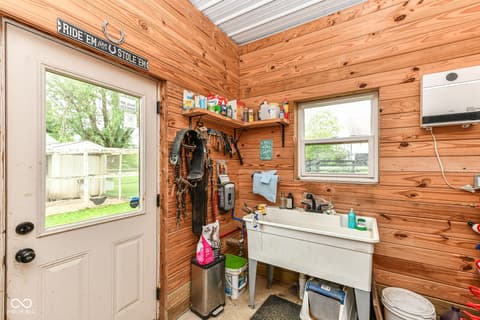 Barn — 11410 E 300 N, Sheridan, IN