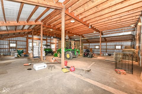 Barn — 11410 E 300 N, Sheridan, IN