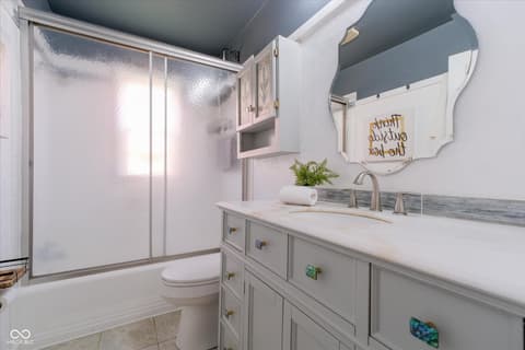 Photo of 610 W Hanna Avenue, Indianapolis, IN