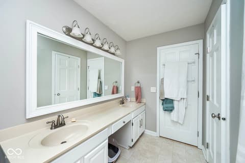 Photo of 4826 Essex Court, Carmel, IN