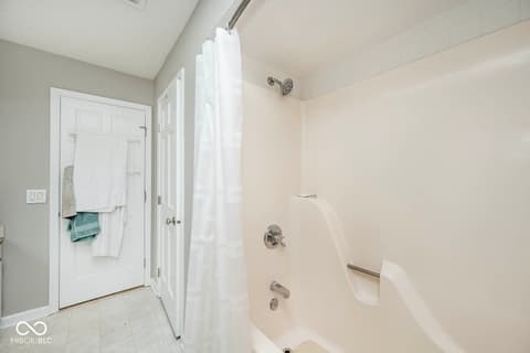 Photo of 4826 Essex Court, Carmel, IN
