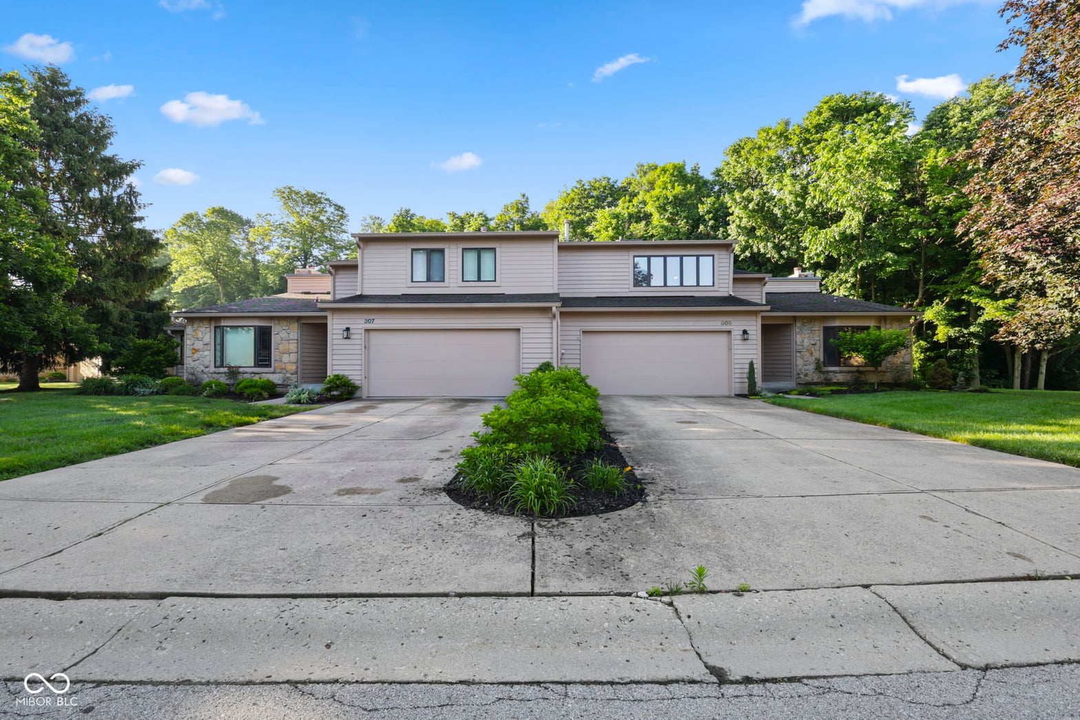 Front exterior at 305 Sandbrook Drive, Noblesville, IN