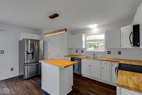 Photo of 550 Jayson Circle, Westfield, IN