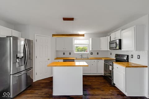 Photo of 550 Jayson Circle, Westfield, IN