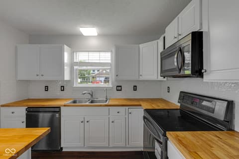 Photo of 550 Jayson Circle, Westfield, IN