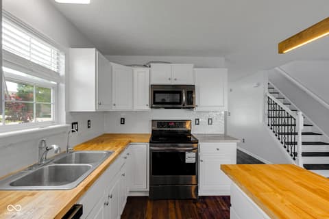 Photo of 550 Jayson Circle, Westfield, IN