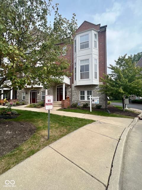 960 Brownstone Trace