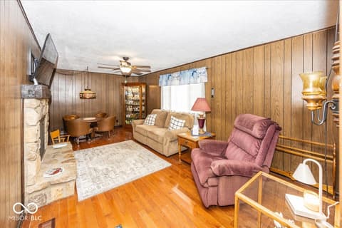 Family room at 11520 Timberlane Drive, Fishers, IN