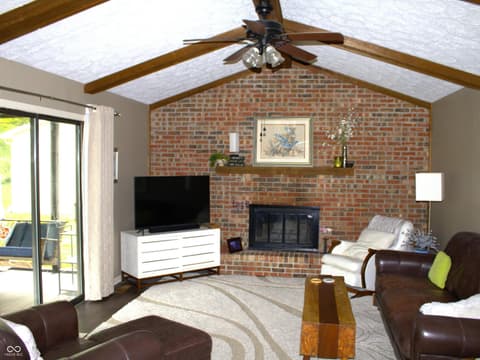 Family room at 603 Tulip Court, Noblesville, IN