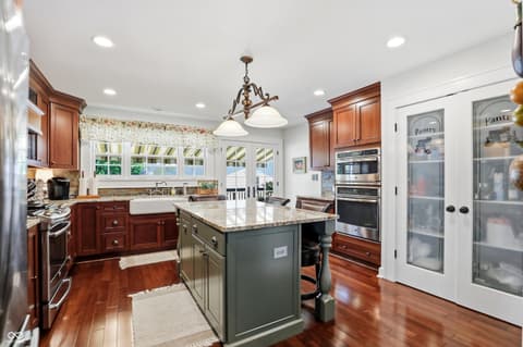 Photo of 810 W Pine Street, Zionsville, IN