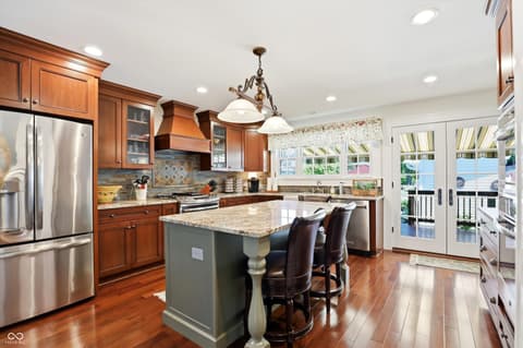 Photo of 810 W Pine Street, Zionsville, IN