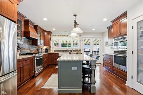 Photo of 810 W Pine Street, Zionsville, IN
