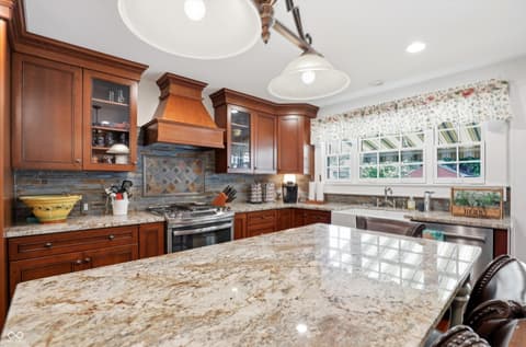 Photo of 810 W Pine Street, Zionsville, IN