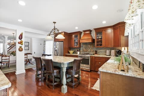 Photo of 810 W Pine Street, Zionsville, IN