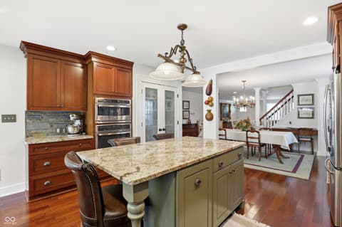 Photo of 810 W Pine Street, Zionsville, IN